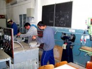 Cei mai buni elevi lăcătuşi şi sudori au fost premiaţi astăzi la Constanţa Concursul „Califică-te! Este şansa ta“ promozează mseria ca pe o brăţară de aur  