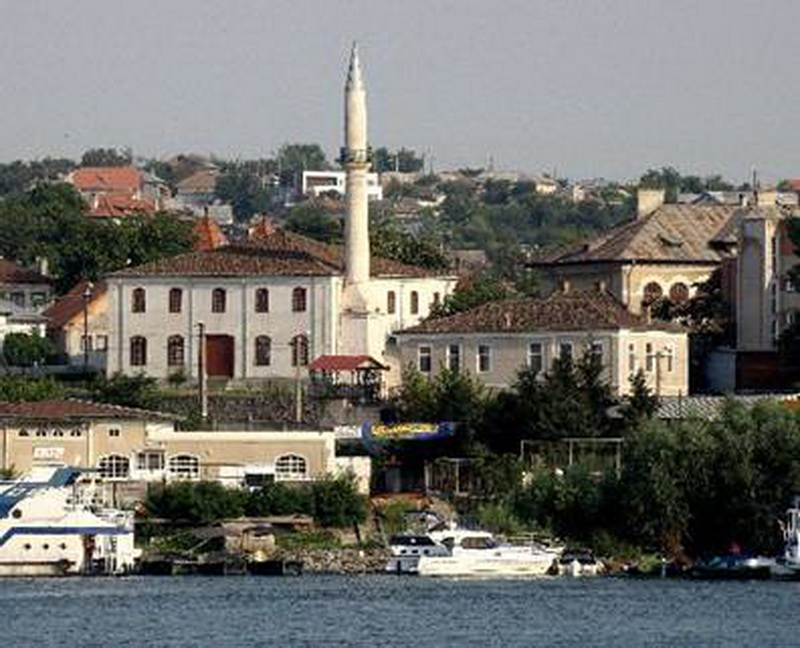 geamiile monument din dobrogea cea mai veche esmahan sultan are 493 de ani iar moscheea carol i este