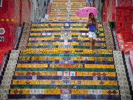  Cum pot transforma un strop de culoare și puțină imaginație niște scări obișnuite în artă pură (galerie foto)