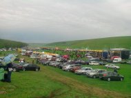 Mare petrecere la ziua comunei Peștera Mii de oamenii petrec la sărbătoarea Florii de Salcâm  