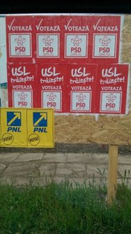 „USL trăieşte“ din ce în ce mai greu Social-democraţii constănţeni, obligaţi să dea jos afişele cu sigla USL la cererea liberalilor (galerie foto)   