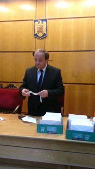 Astăzi se aleg preşedinţii birourilor electorale ale secţiilor de votare