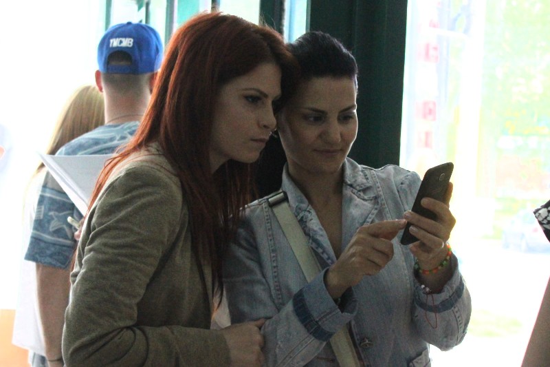 fotoreportaj cu telefoane tinute si tatuaje de fite la preselectia carnavalul mamaia 2014 494100