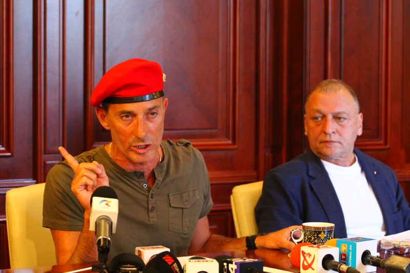 fotoreportaj discutii cu urlete intre mazare si sindicalistii din portul constanta 494248