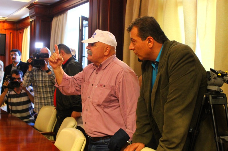 fotoreportaj discutii cu urlete intre mazare si sindicalistii din portul constanta 494248