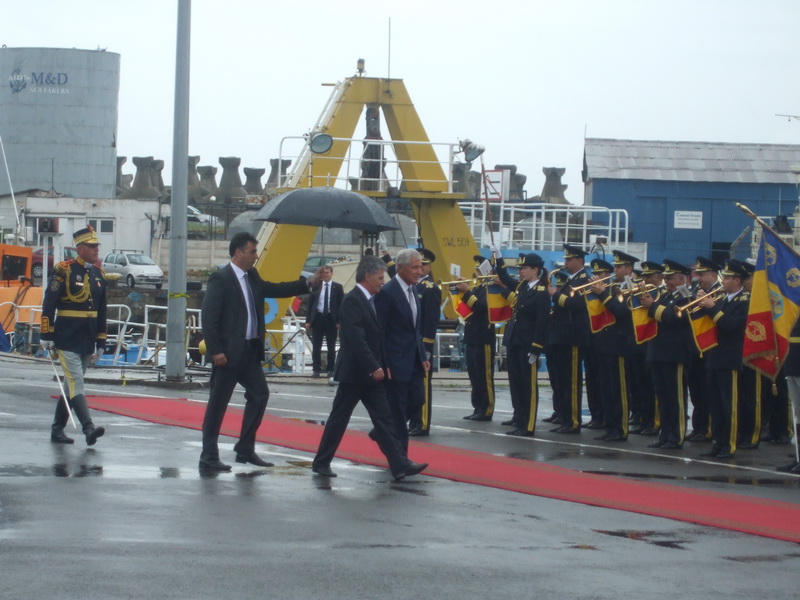 seful pentagonului primit la constanta cu onoruri militare chuck hagel barack obama apreciaza foarte