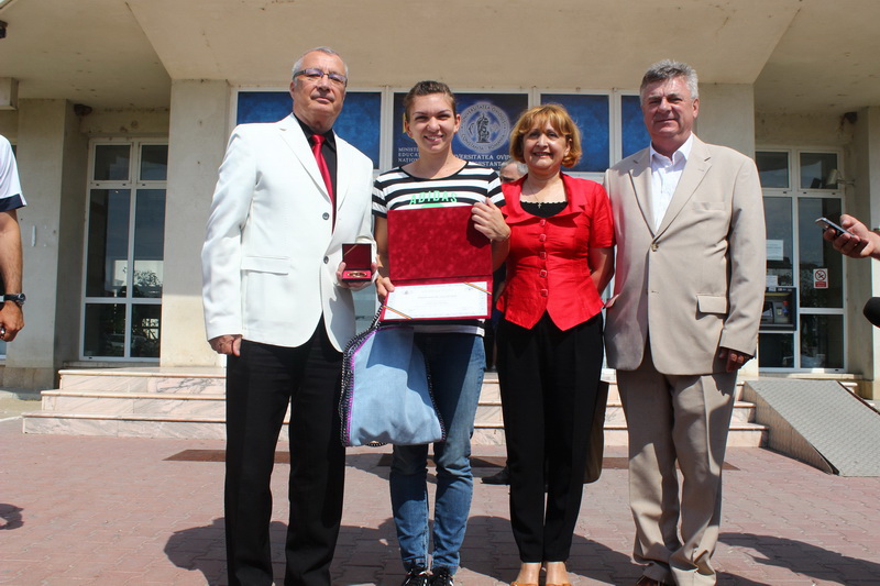 fotoreportaj vizita simonei halep la universitatea ovidius din constanta 497951