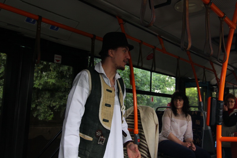 inedit la constanta un spectacol de teatru jucat in autobuzele ratc galerie foto 499135