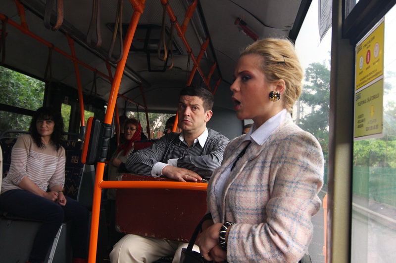inedit la constanta un spectacol de teatru jucat in autobuzele ratc galerie foto 499135