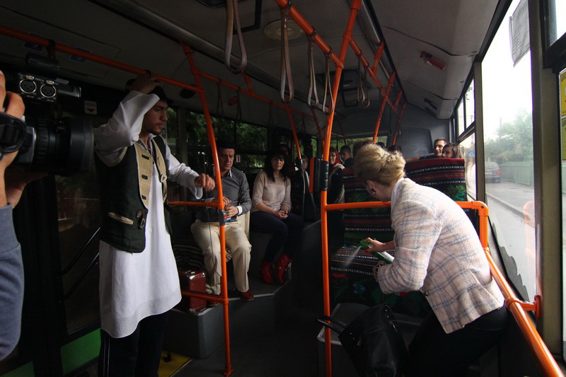 inedit la constanta un spectacol de teatru jucat in autobuzele ratc galerie foto 499135