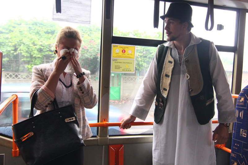 inedit la constanta un spectacol de teatru jucat in autobuzele ratc galerie foto 499135