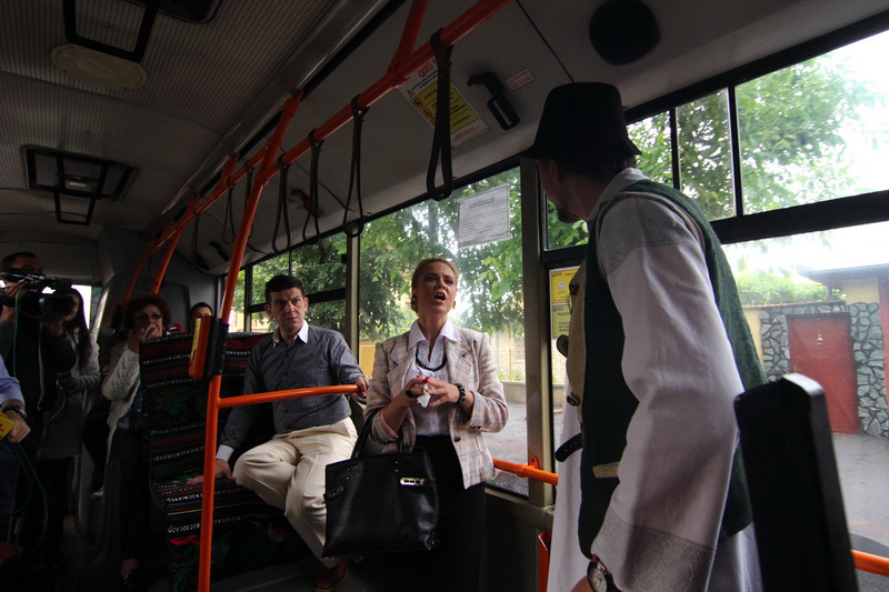 inedit la constanta un spectacol de teatru jucat in autobuzele ratc galerie foto 499135