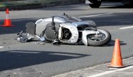 A intrat cu mopedul în stâlp Accident în oraşul Ovidiu, provocat de un şofer băut şi fără permis