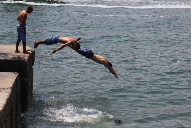 fotoreportaj distractie de vacanta pe digul din portul tomis 502245