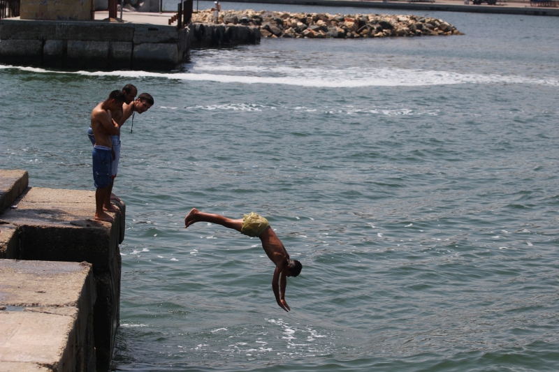 fotoreportaj distractie de vacanta pe digul din portul tomis 502245
