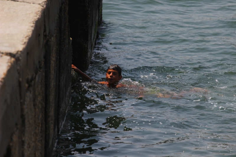 fotoreportaj distractie de vacanta pe digul din portul tomis 502245