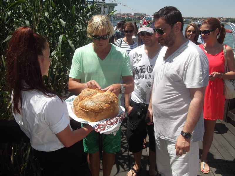 fotoreportaj cum a petrecut cristopher atkins vedeta din laguna albastra pe insula ovidiu 502423