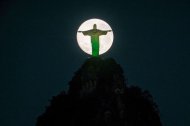 Superluna 2014 Imagini uimitoare cu cea mai mare și mai strălucitoare lună plină a anului (galerie foto)  