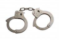 Un barbat din judetul Neamt, a fost incatusat, dupa ce a patruns intr-un imobil de pe strada Soveja 