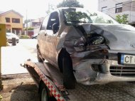 Accident rar întîlnit în Lazu Un şofer beat s-a urcat cu maşina pe parapeţii de beton din mijlocul şoselei. Patru victime    