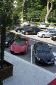 În parcarea hotelului Rex Mamaia va găzdui o expoziţie de maşini modificate şi de epocă