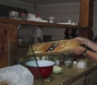 Mii de kilograme de alimente retarse de la vânzare Atenţie, turişti! O parte provin de pe litoral  