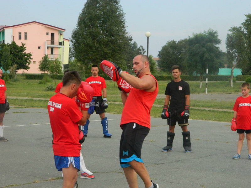 kickbox ursoi constanta in prima linie luptatorii romani de elita se antreneaza ca spartanii la navodari