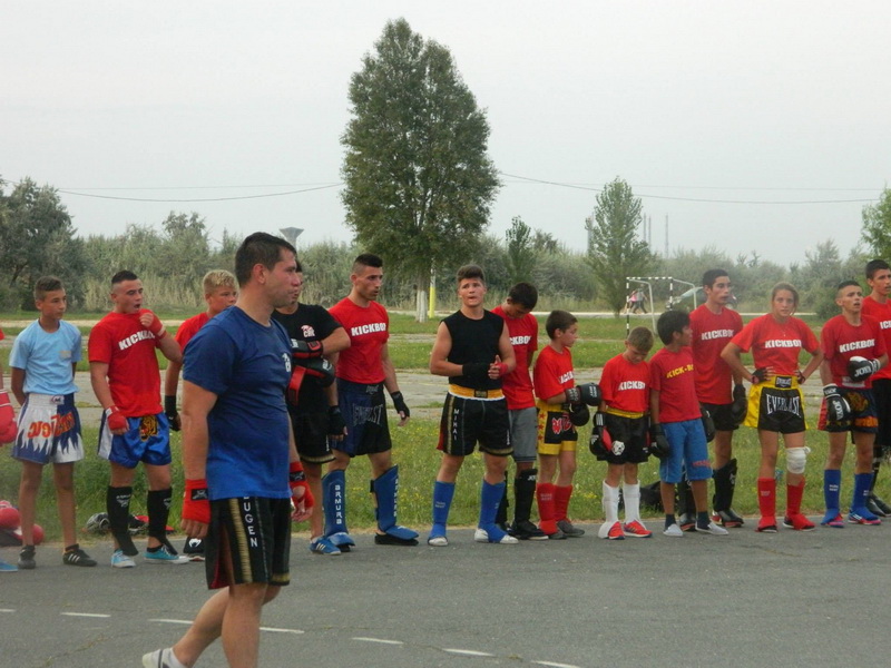 kickbox ursoi constanta in prima linie luptatorii romani de elita se antreneaza ca spartanii la navodari