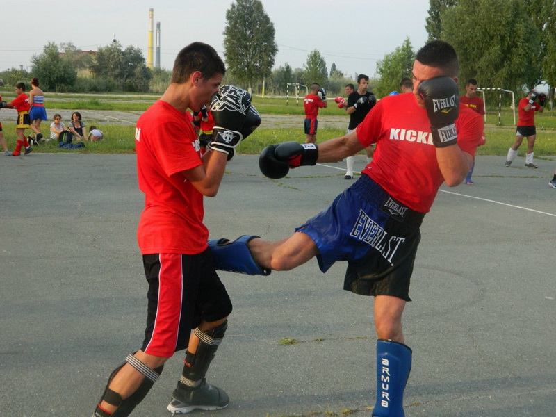 kickbox ursoi constanta in prima linie luptatorii romani de elita se antreneaza ca spartanii la navodari
