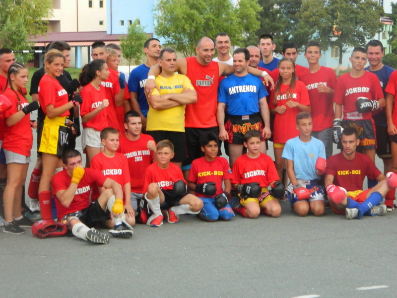 kickbox ursoi constanta in prima linie luptatorii romani de elita se antreneaza ca spartanii la navodari