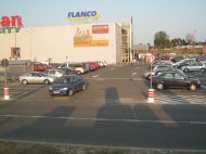 Cum arată parcarea de la Auchan Constanţa. Au fost schimbate fluxurile de intrare-ieşire   