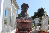 Trecătorule, opreşte-te o clipă din drumul tău... Personalităţi înmormântate pe Aleea Principală din Cimitirul Central din Constanţa (galerie foto)        