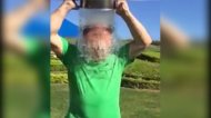 Fostul premier Emil Boc a acceptat Ice Bucket Challenge (video)