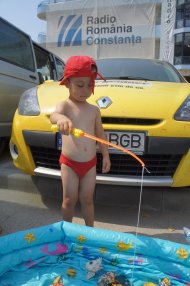 Spectacol, pe plajă, în Mamaia, de Ziua Delfinului (galerie foto)