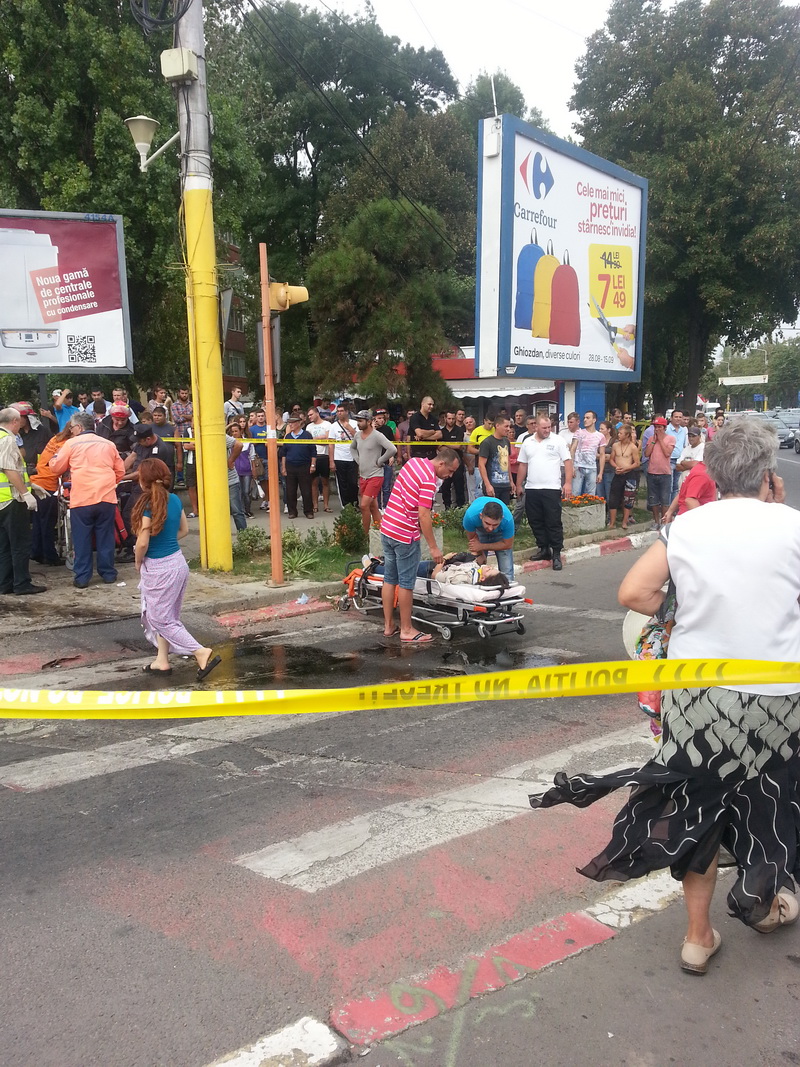 tragedie in zona city park mall cinci persoane au fost spulberate pe trecerea de pietoni un mort si patru