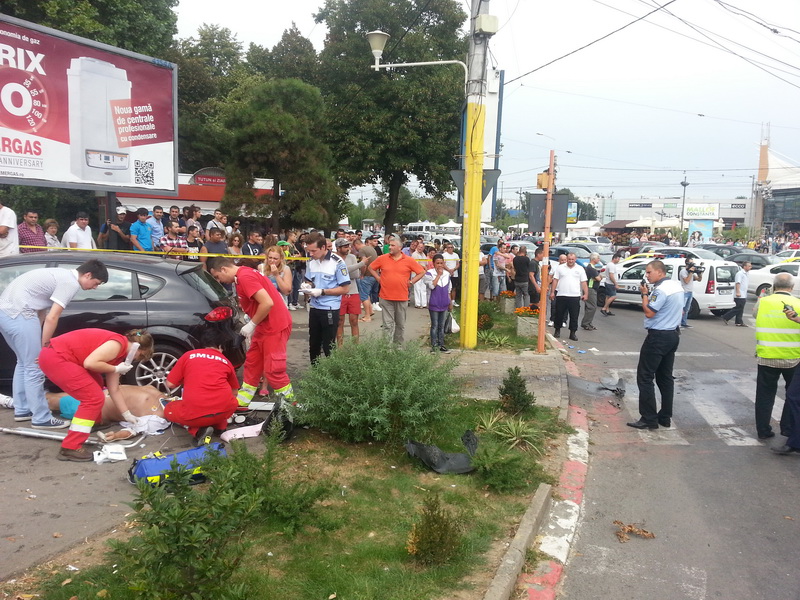 tragedie in zona city park mall cinci persoane au fost spulberate pe trecerea de pietoni un mort si patru