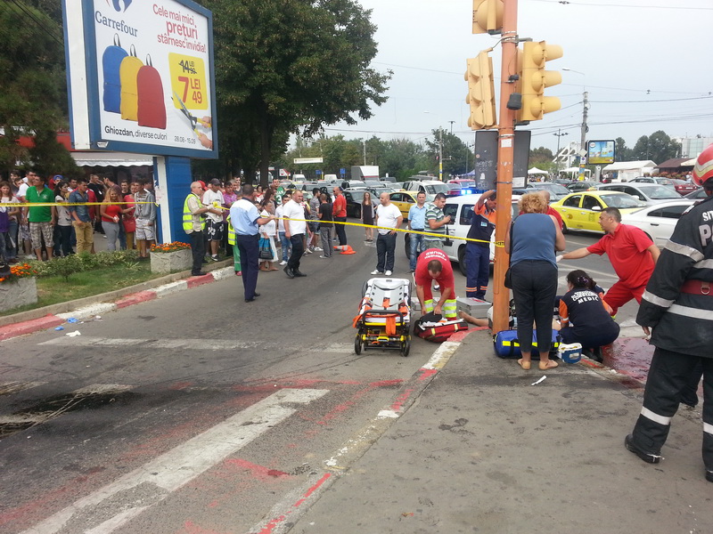 tragedie in zona city park mall cinci persoane au fost spulberate pe trecerea de pietoni un mort si patru