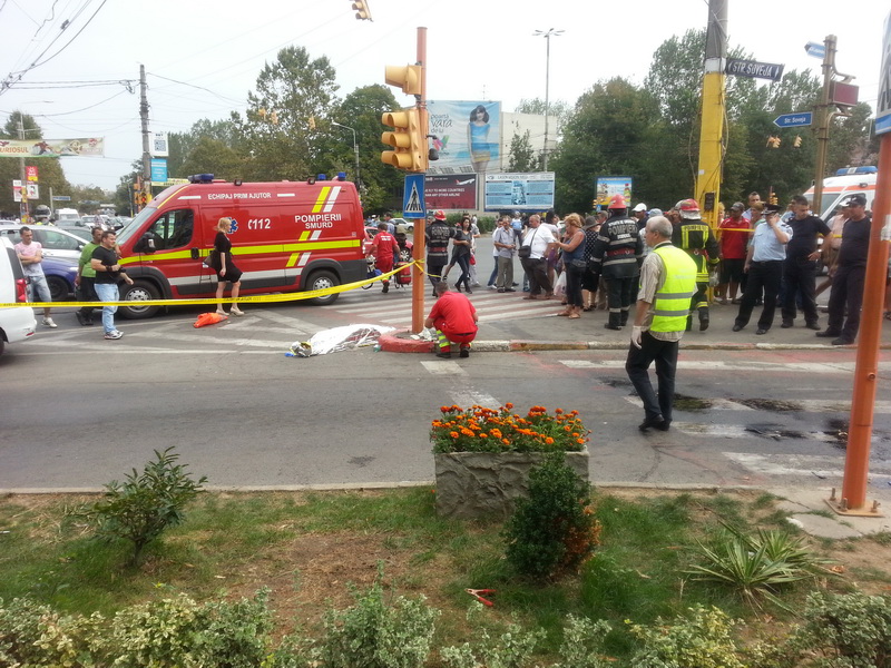 tragedie in zona city park mall cinci persoane au fost spulberate pe trecerea de pietoni un mort si patru