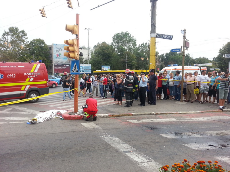 tragedie in zona city park mall cinci persoane au fost spulberate pe trecerea de pietoni un mort si patru
