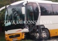  Autocar cu artişti ai Teatrului de Operă din Constanţa, implicat în grav accident rutier lângă Arad \