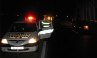 Accident în sensul giratoriu de la strada Soveja cu Primăverii. Două autoturisme cu o motocicletă staţionată. Cinci victime 
