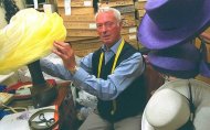 Creaţiile lui purtate de Regina Mamă şi Prinţesa Diana A murit, Philip Somerville, pălărierul familiei regale britanice