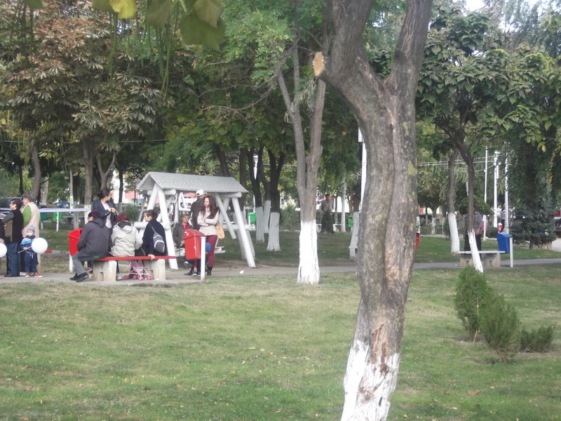 locuri de joaca alei piste pentru biciclisti fantani arteziene parc modern de 2 6 milioane de lei inaugurat