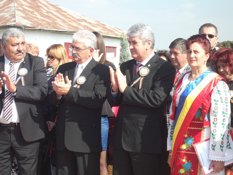 ziua comunei saraiu dorinela irimia petrecem impreuna cu invitati de suflet cu oameni de onoare galerie