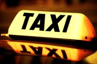 Taximetrist tâlhărit de trei clienţi Marius Ion, încătuşat de oamenii legii  