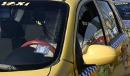 Taximetrist tâlhărit la Constanţa Lăsat fără telefon, fără bani şi fără chei 