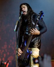 Din istoria muzicii rock  Robert Trujillo, celebrul basisit al trupei Metallica, împlineşte 50  de ani (video)
