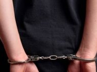 Un minor din Bucureşti încătuşat pentru tâlhărie