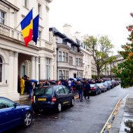 FOTOREPORTAJ Românii stau la cozi ca să voteze în Londra, Paris şi Munchen (galerie foto)    