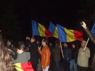 Proteste în toată ţara 10.000 de oameni au manifestat la Cluj. Manifestanţii din Capitală scandează „Hoţii!”